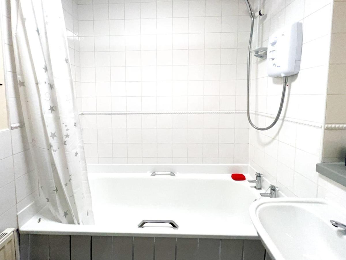 2 Bedroom - River Clyde Home - Parking Glasgow Bagian luar foto