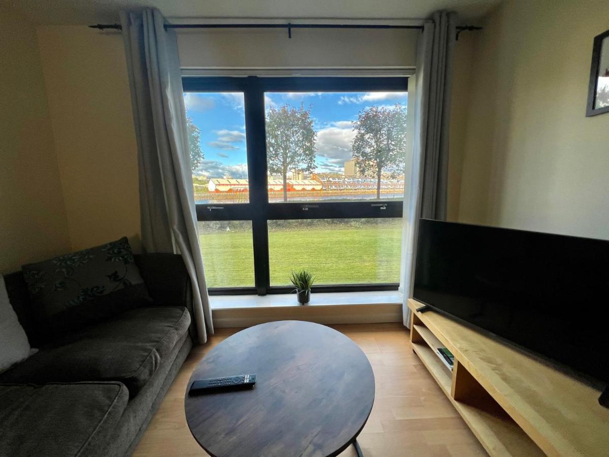 2 Bedroom - River Clyde Home - Parking Glasgow Bagian luar foto