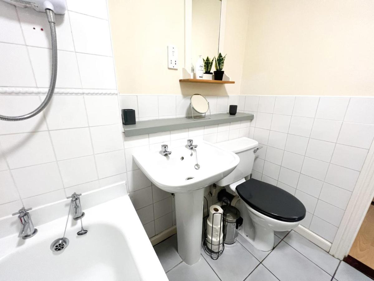 2 Bedroom - River Clyde Home - Parking Glasgow Bagian luar foto